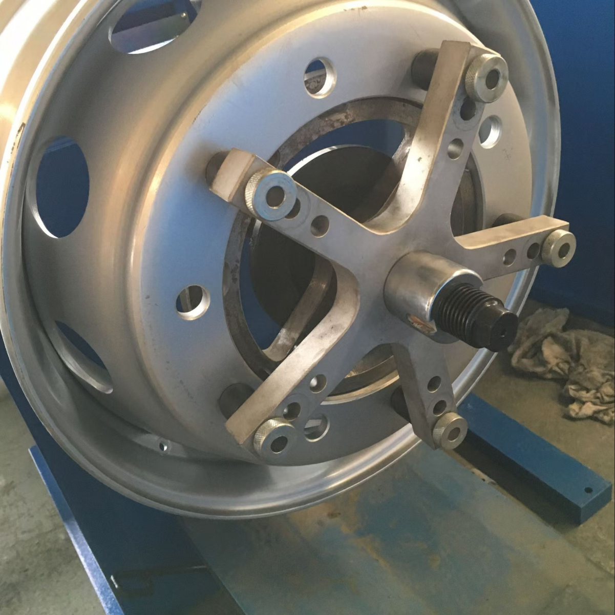 Máy Cân Bằng Bánh xe tải và xe bus VIMET WBM15008